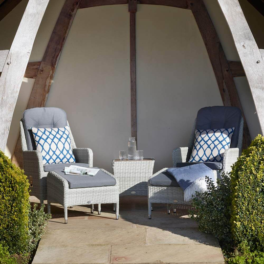 2021 Bramblecrest Tetbury Garden Recliner Set With 2 Footstools & Coffee Table - Cloud